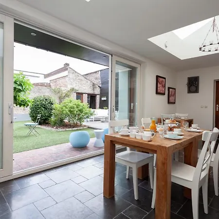 Boutique B&B The Townhouse Bed and Breakfast 4*