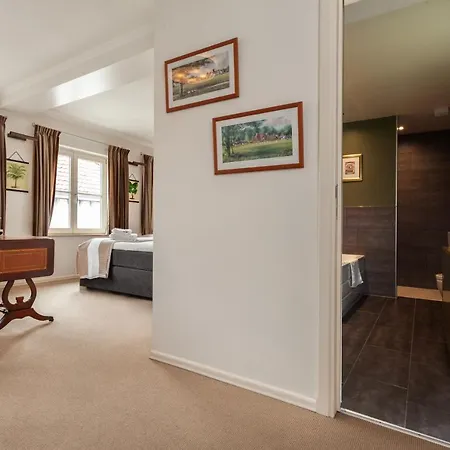 Boutique B&B The Townhouse Bed and Breakfast 4*