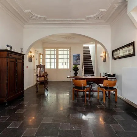 Bed and Breakfast Boutique B&B The Townhouse Μπριζ