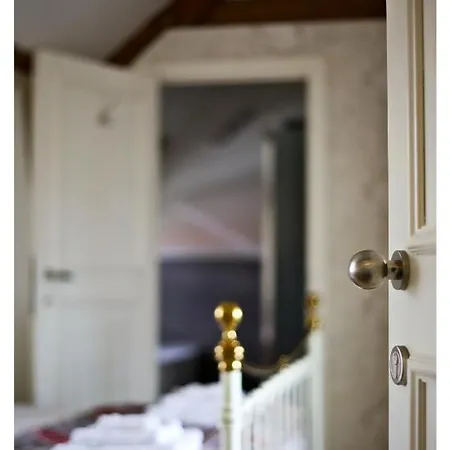 Boutique B&B The Townhouse Bed and Breakfast Μπριζ